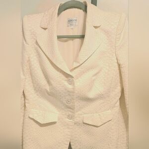 Armani COLLEZIONI  Size 6 Creme Jacket. Elegant, gorgeous. Perfect Condition